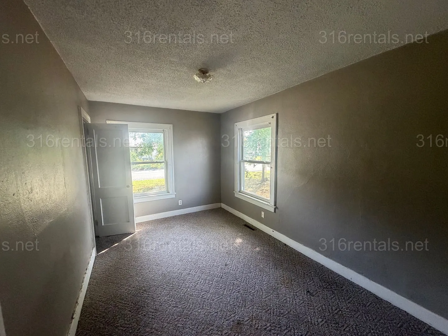 $999 - 2 bed 1 bath - Single Family Home — Photo 2