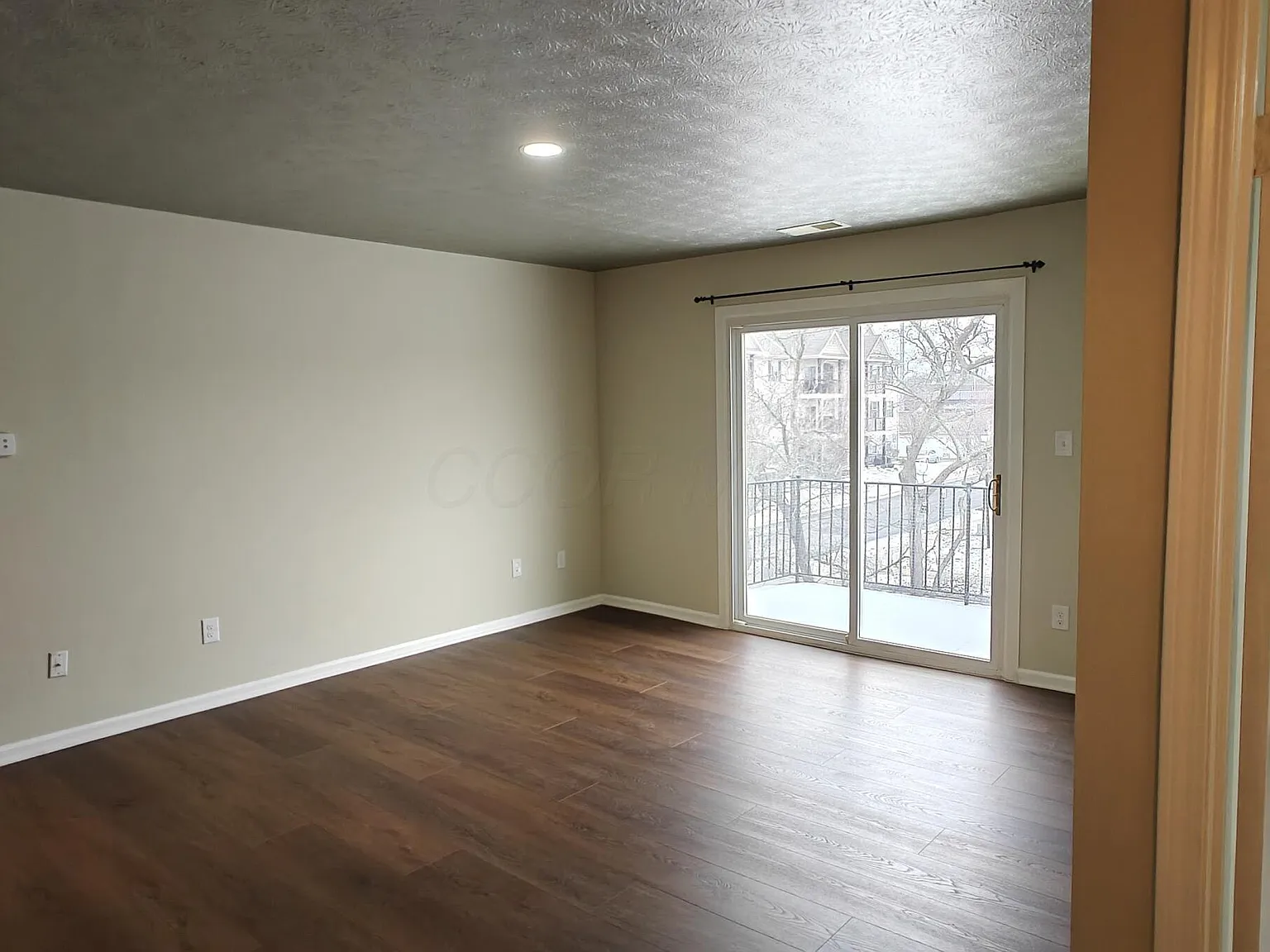 3 bed, 2.0 bath, 1035 sqft, $1,700 — Photo 4