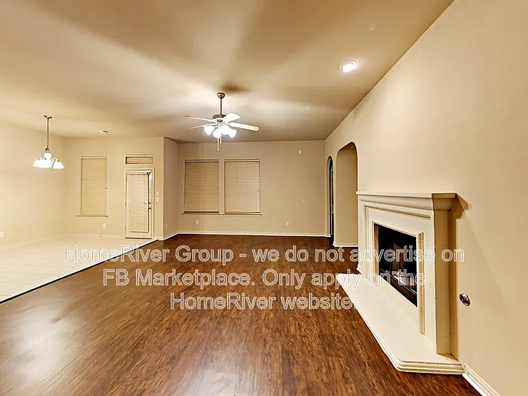 643 E Sandra Ln — Photo 2