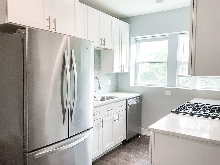 1820 W Byron St — Photo 3