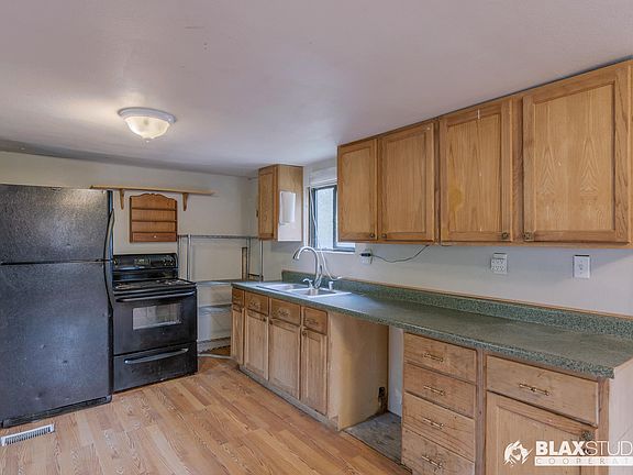 2nd image of 2401 Mercier St