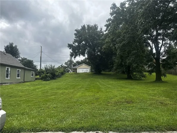 851 Splitlog Ave, Kansas City, KS 66101