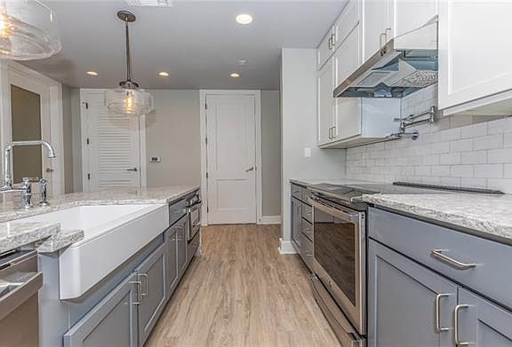 5th image of 818 Howard Ave #301