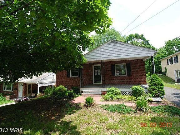 3rd image of 410 Elm St