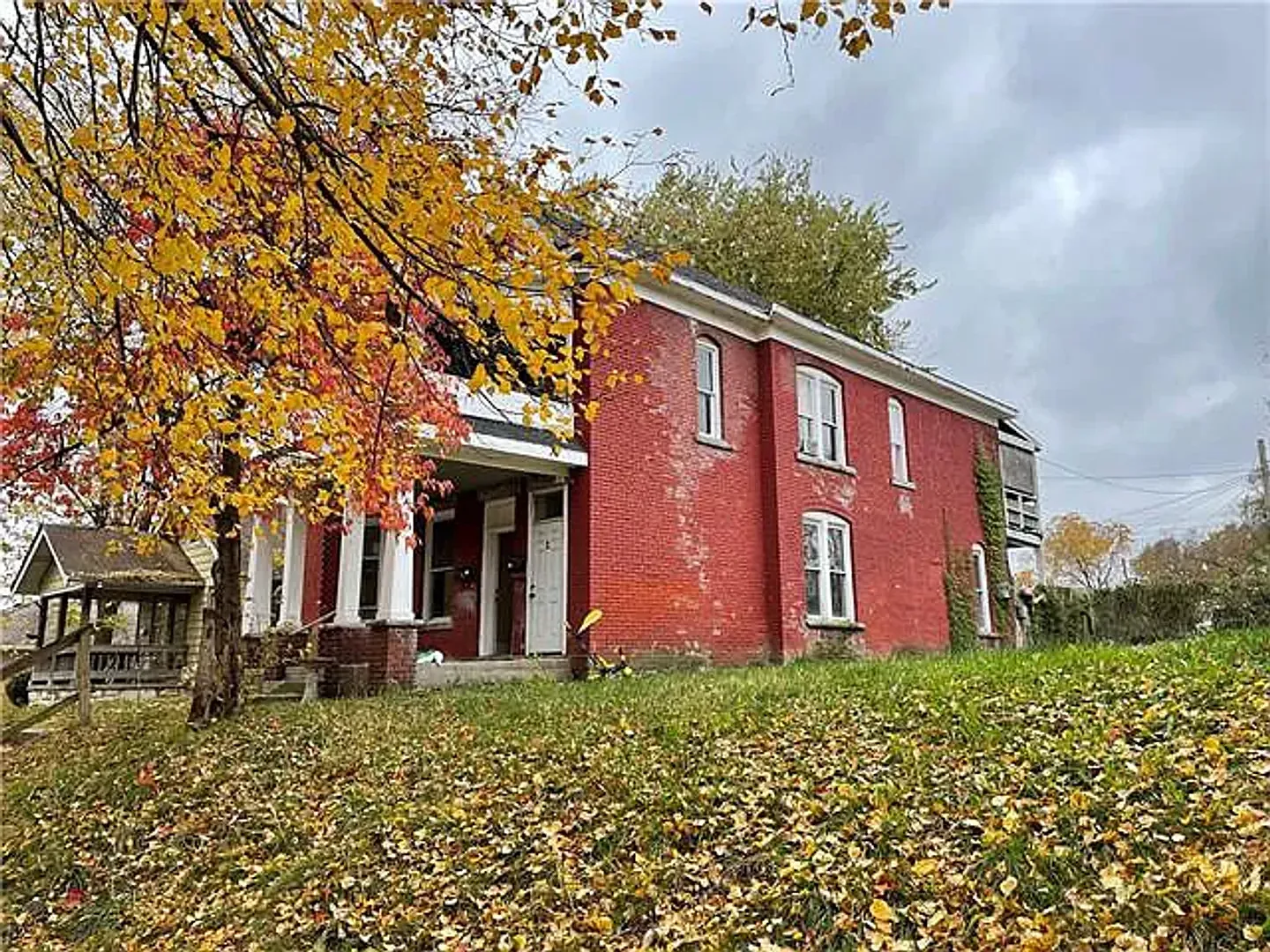 814 Elmwood Ave — Photo 2