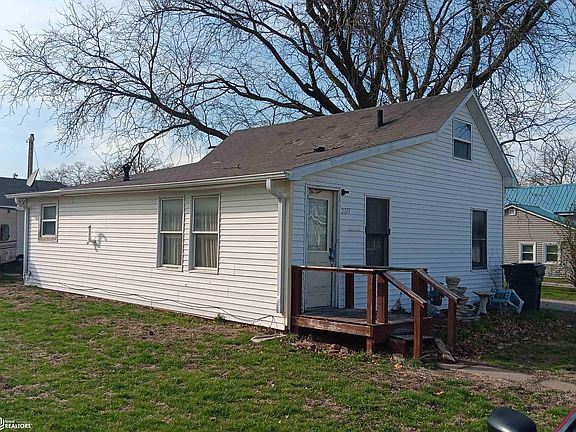 2nd image of 2115 Racine Ave