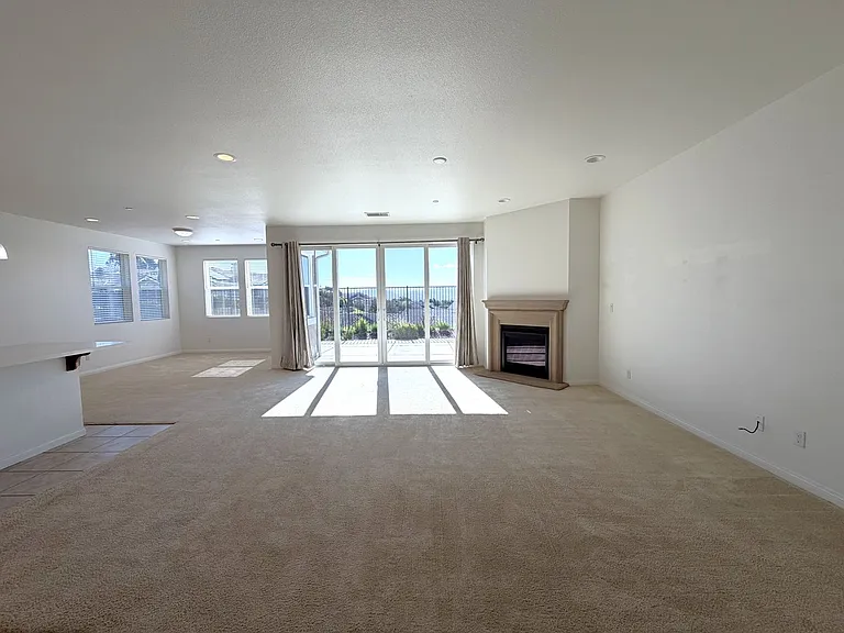 124 Deerbrush Ln — Photo 4