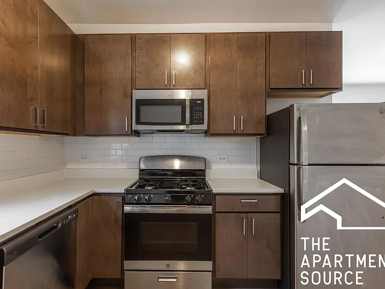3409 W Fullerton Ave #2B — Photo 2