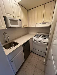 Rented by Salon Realty Corp