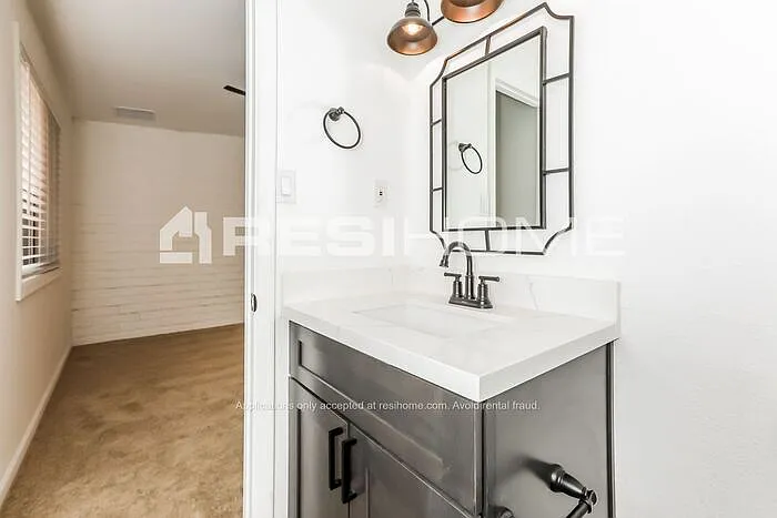 1314 E Del Rio Dr — Photo 17