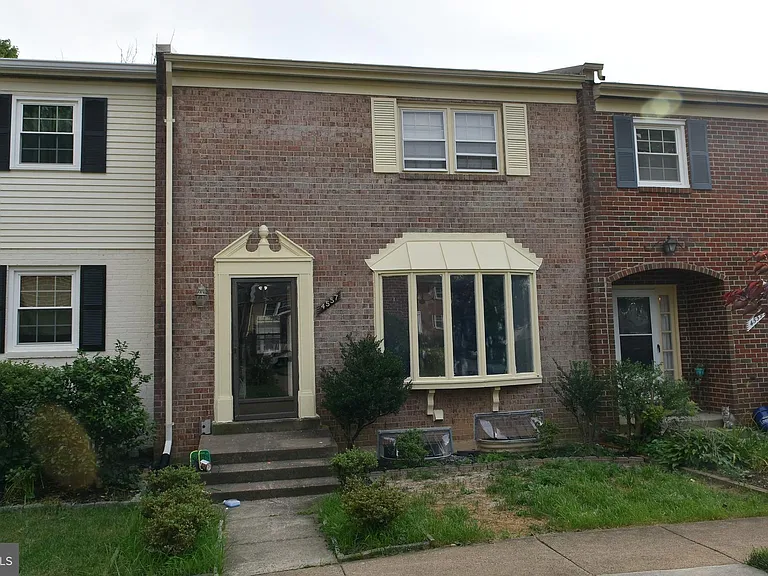 4557 King Edward Ct — Photo 2