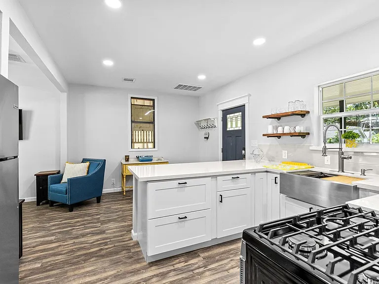 412 Waco Ave — Photo 10