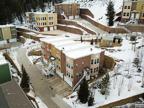 3rd image of 748 Louis Dr