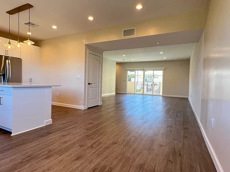 926 Warwick Ave — Photo 17