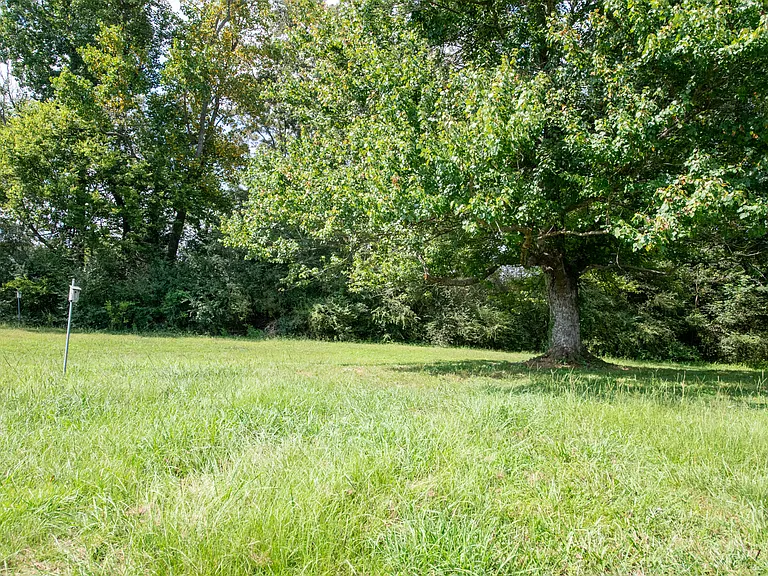 626 Lafayette Rd — Photo 12