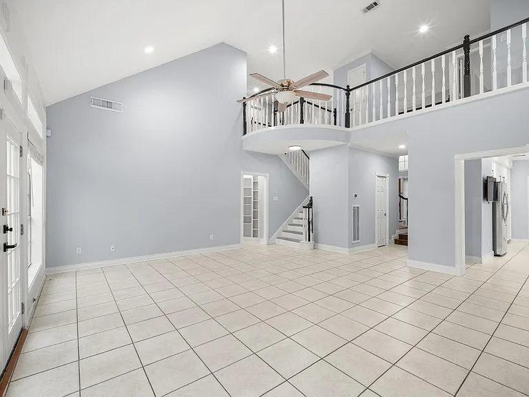 3622 Springhill Ln — Photo 9