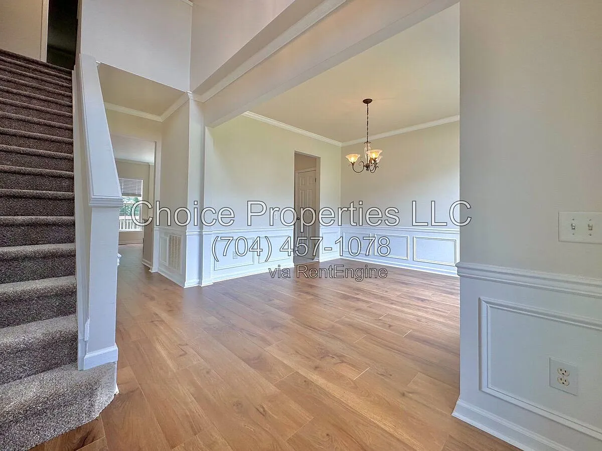 4 bed, 2.5 bath, 3050 sqft, $2,795 — Photo 3