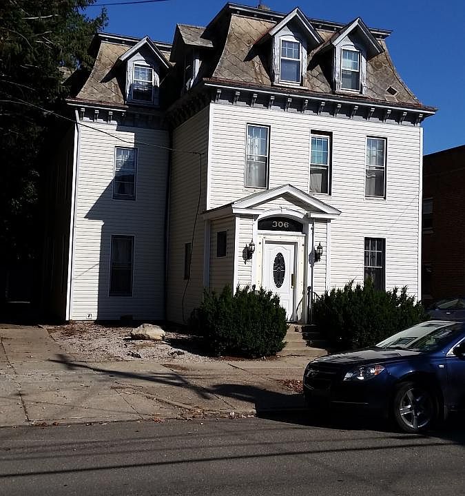 2nd image of 306 W 9th St APT 4