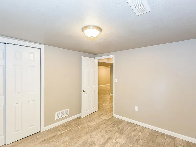 5800 N Belton Ave — Photo 29