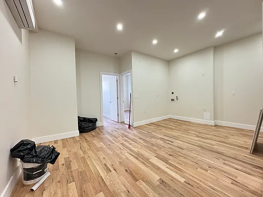 Rented by Zjama Realty Corp | media 4