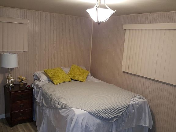 4th image of 4907 Yew Ln SW