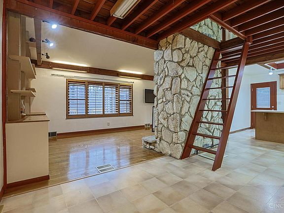 4th image of 8877 Wuest Rd