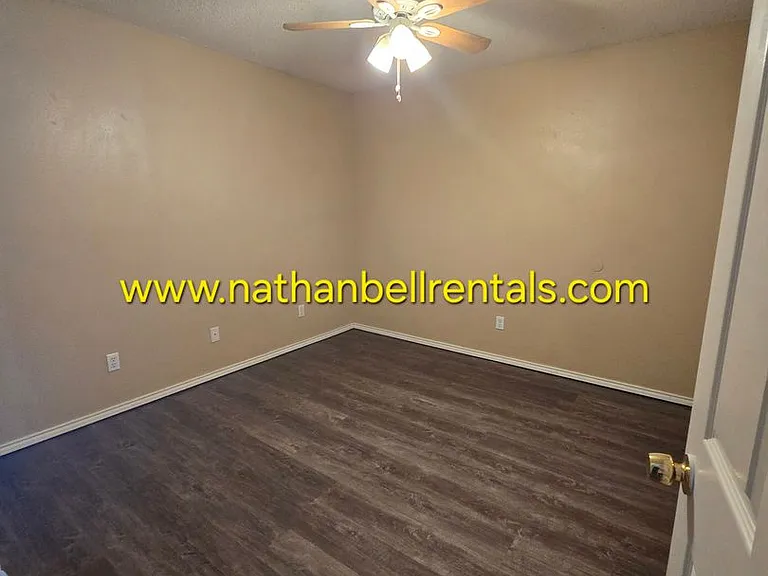 544 Kirkland Ln — Photo 4