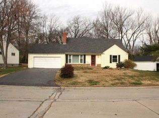 951 Woodgate Dr, Saint Louis, MO 63122