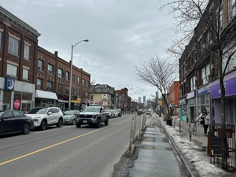 Bloor St W — Photo 1