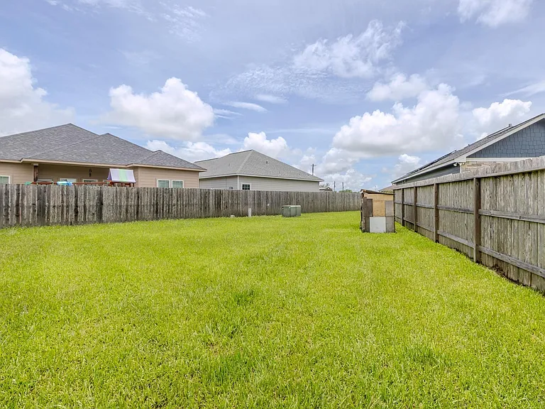 2422 Cardinal Dr — Photo 36