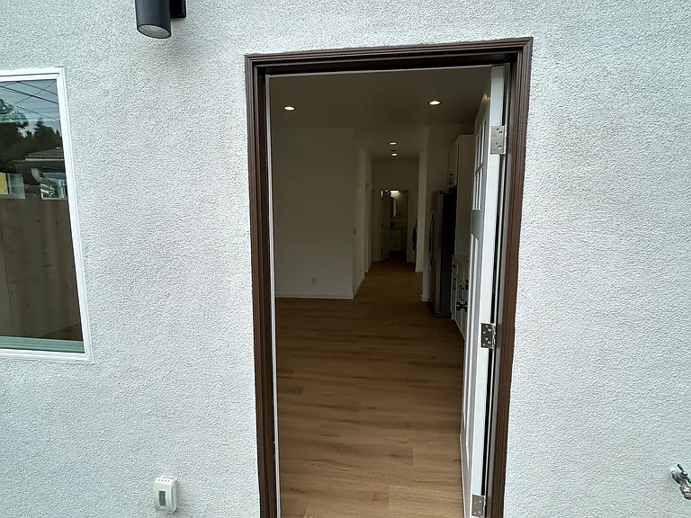 615 S Clementine St #2 — Photo 2