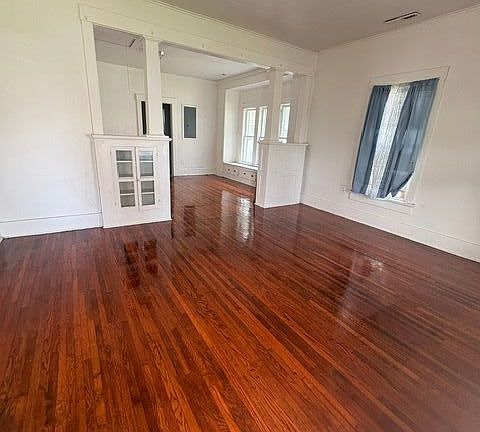 4th image of 722 Pacific Ave