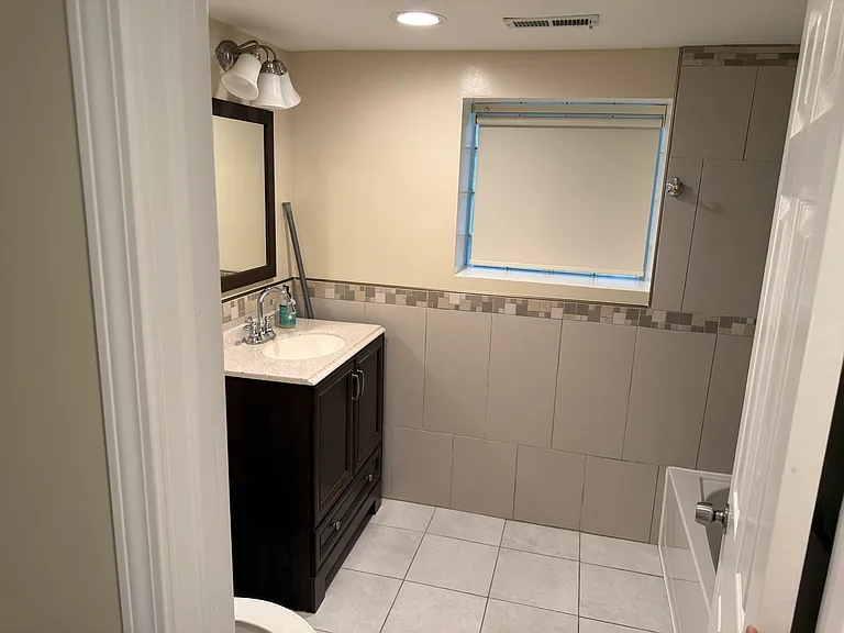 2252 N Laramie Ave #G — Photo 11