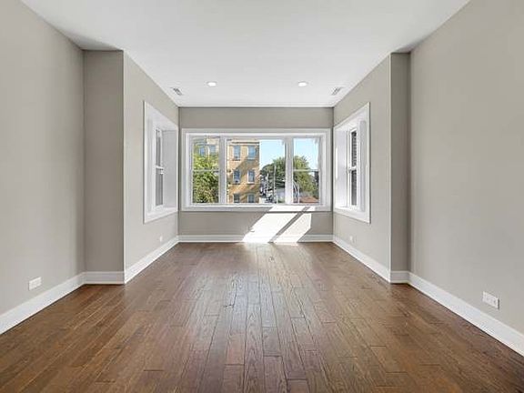 3rd image of 4918 N Rockwell St #2