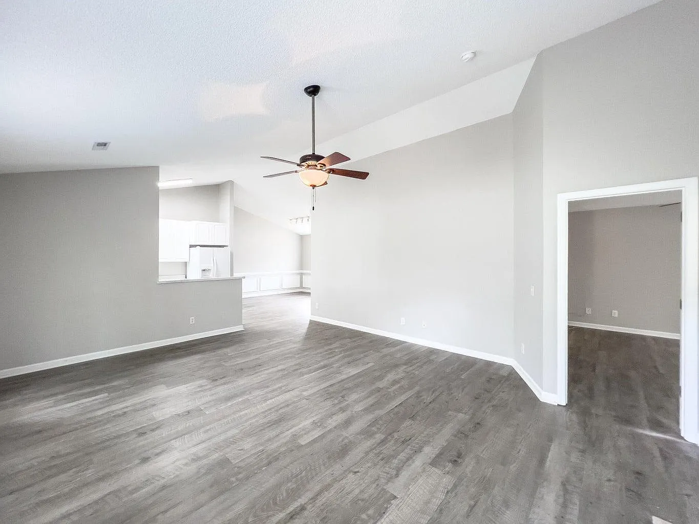 3 bed, 1464 sqft, $2,100 — Photo 4