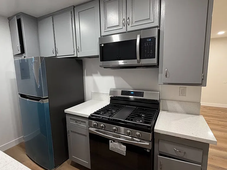 241 S Westlake Ave — Photo 7