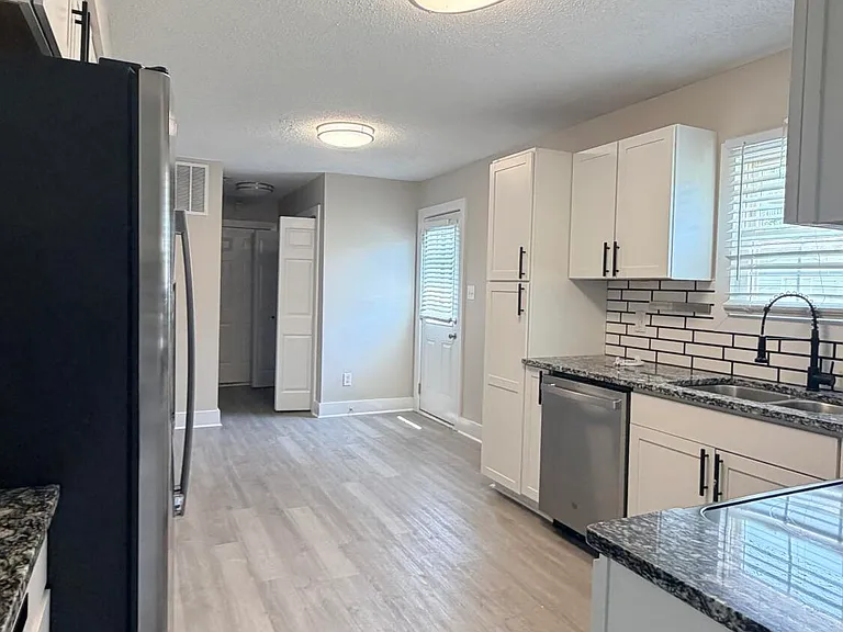 220 Branchwood Dr — Photo 6
