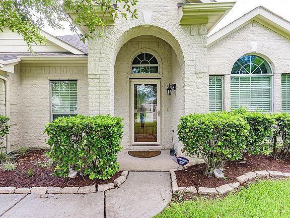 3rd image of 310 Willow Pointe Dr
