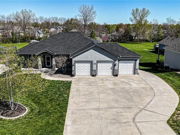 550 W Ryan Rd, Grain Valley, MO 64029