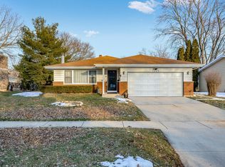 1229 Mallard Dr, Elgin, IL 60123