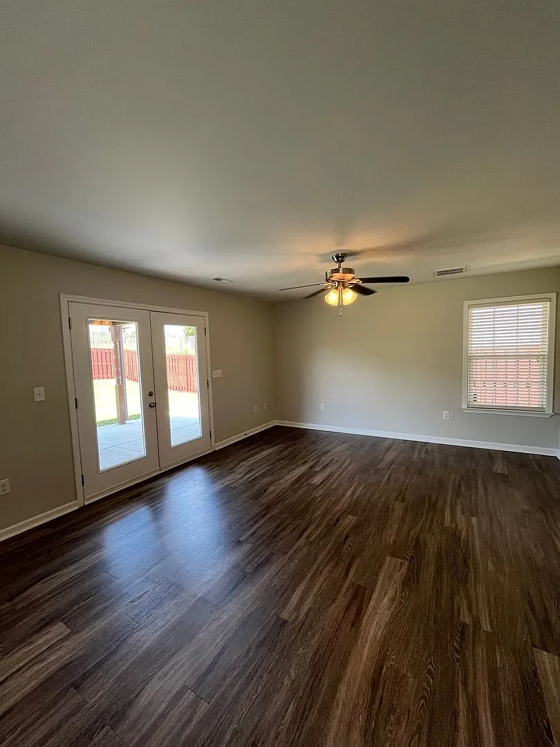 3 BR 2 1/2 Bath, Just a Short Distance to Swamp Rabbit and Downtown Greenville! — Photo 4