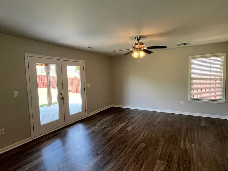 311 Glenlea Ln — Photo 4