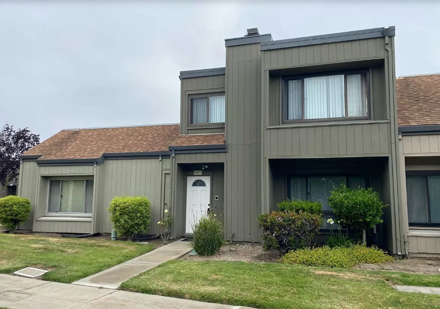 $750 Move In Special Spacious 2 Story 4bed/2.5bath Located In A Coastal Community In The Desirabl... — Photo 1