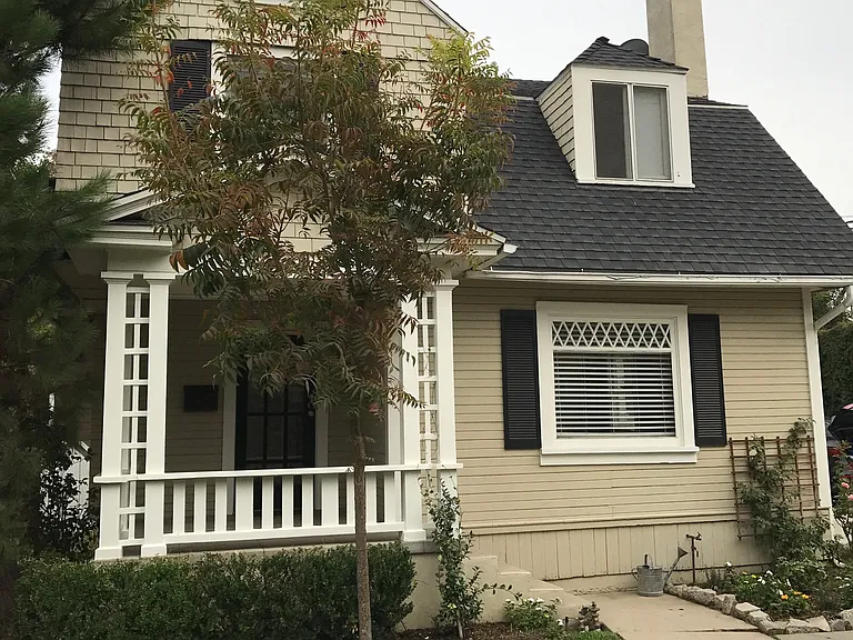 914 S Los Robles Ave — Photo 1