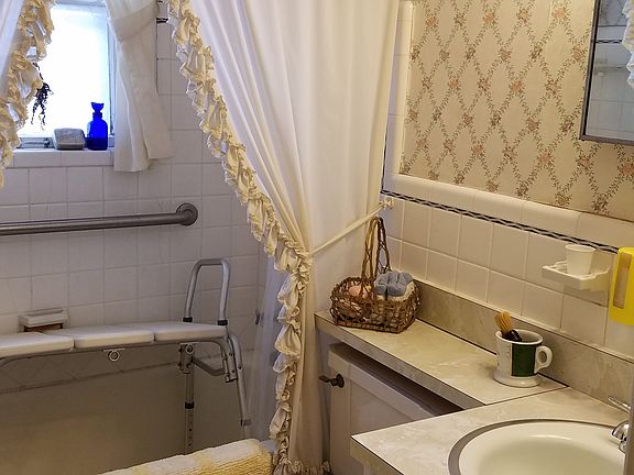 4th image of 2620 Avie Dr