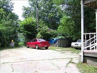 4th image of 864 Walker St