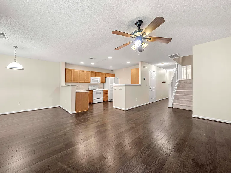 8653 Robinson Forest Dr — Photo 7