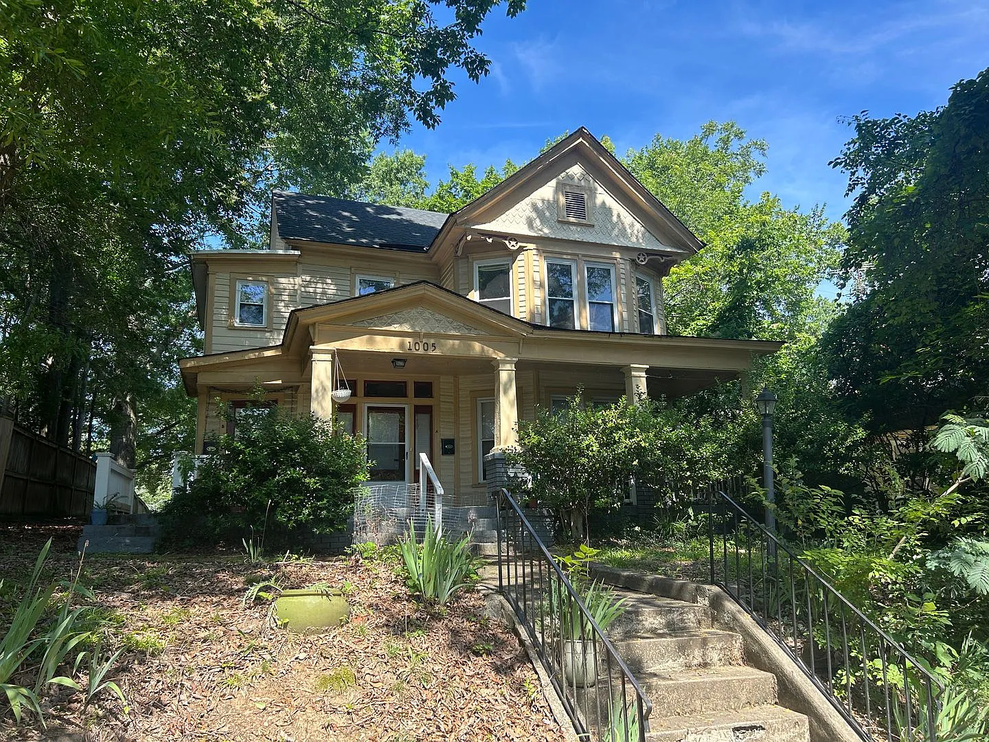 Spacious 3BR/2B duplex! Blocks to Duke! — Photo 1