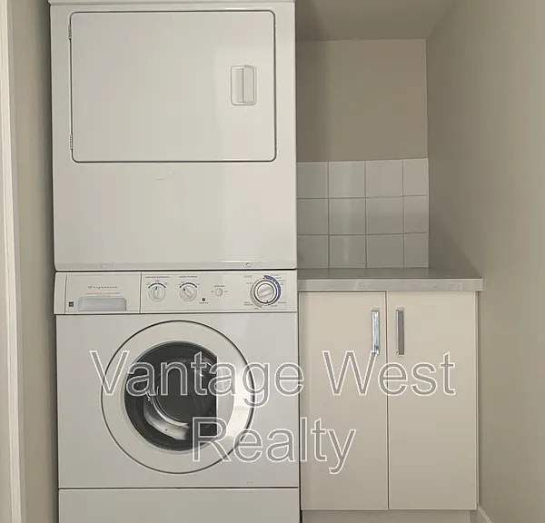 1291B Kelglen Cres — Photo 11