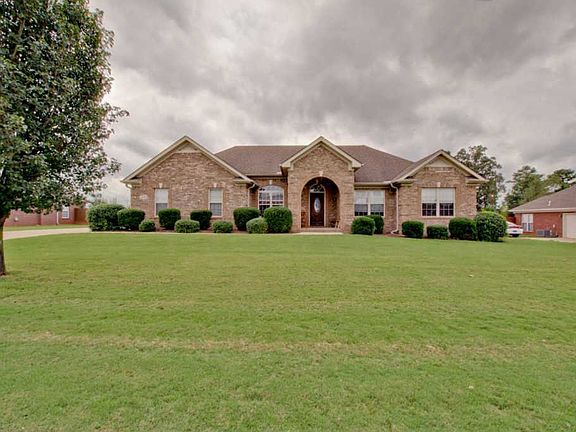 3rd image of 204 Clingstone Cir